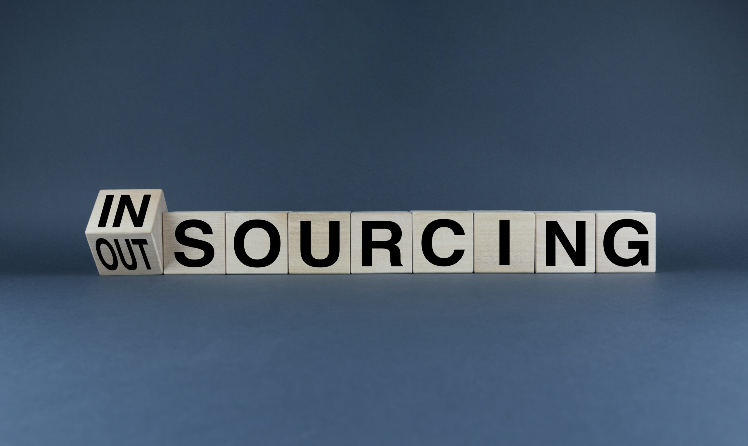 Call Center Outsourcing vs. Insourcing Price Comparison